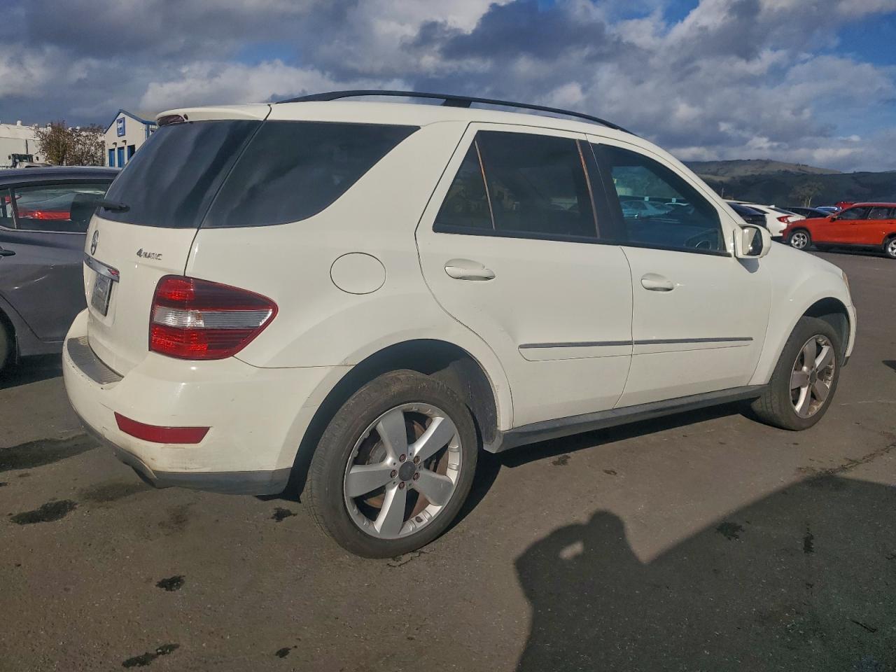 Mercedes-Benz M-Class 350 Image 4