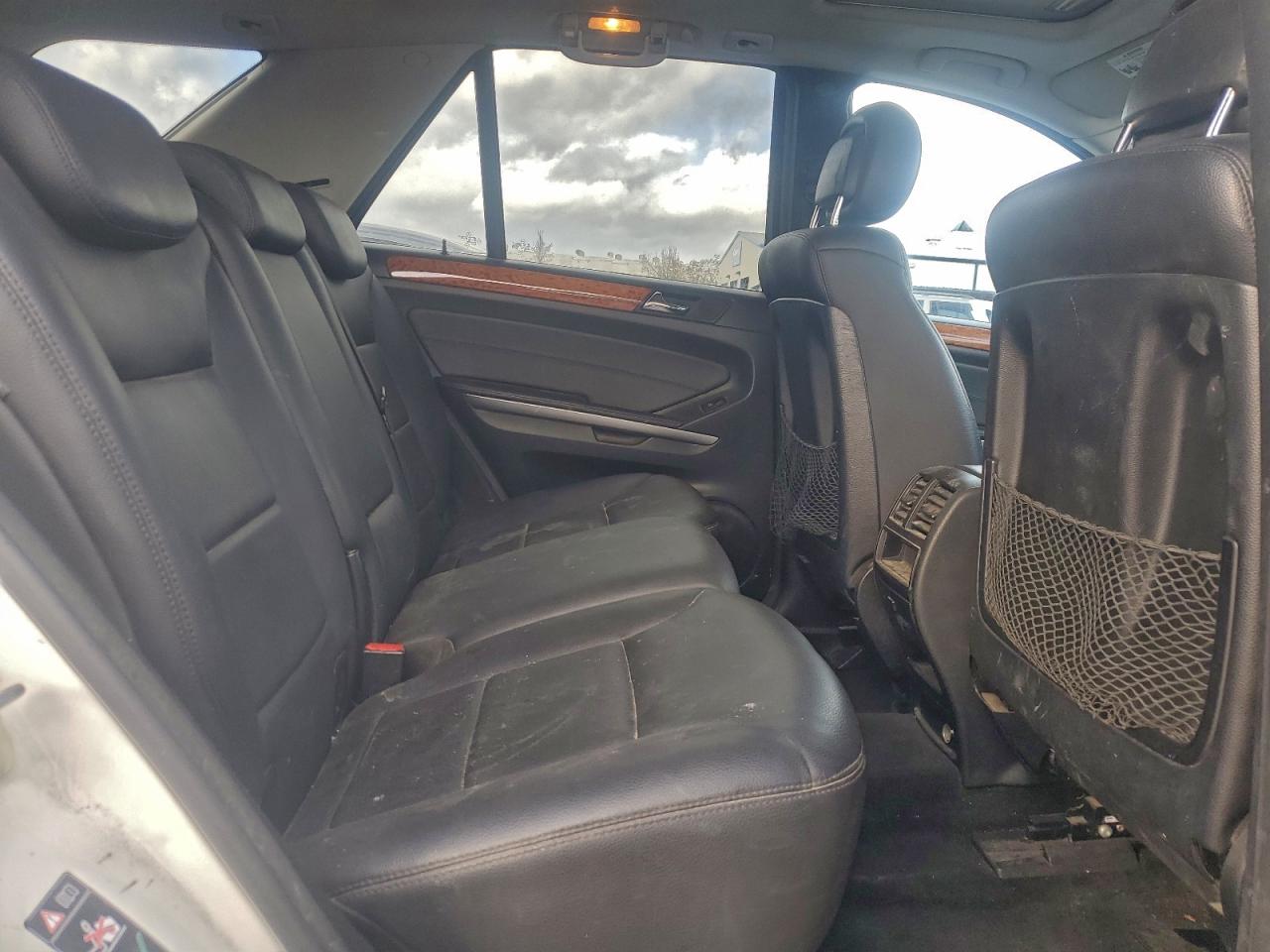 Mercedes-Benz M-Class 350 Image 9