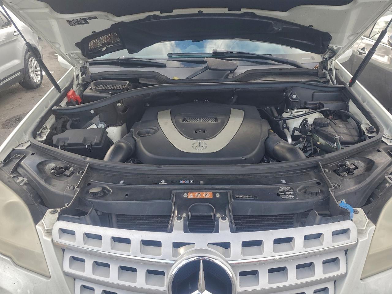 Mercedes-Benz M-Class 350 Image 12