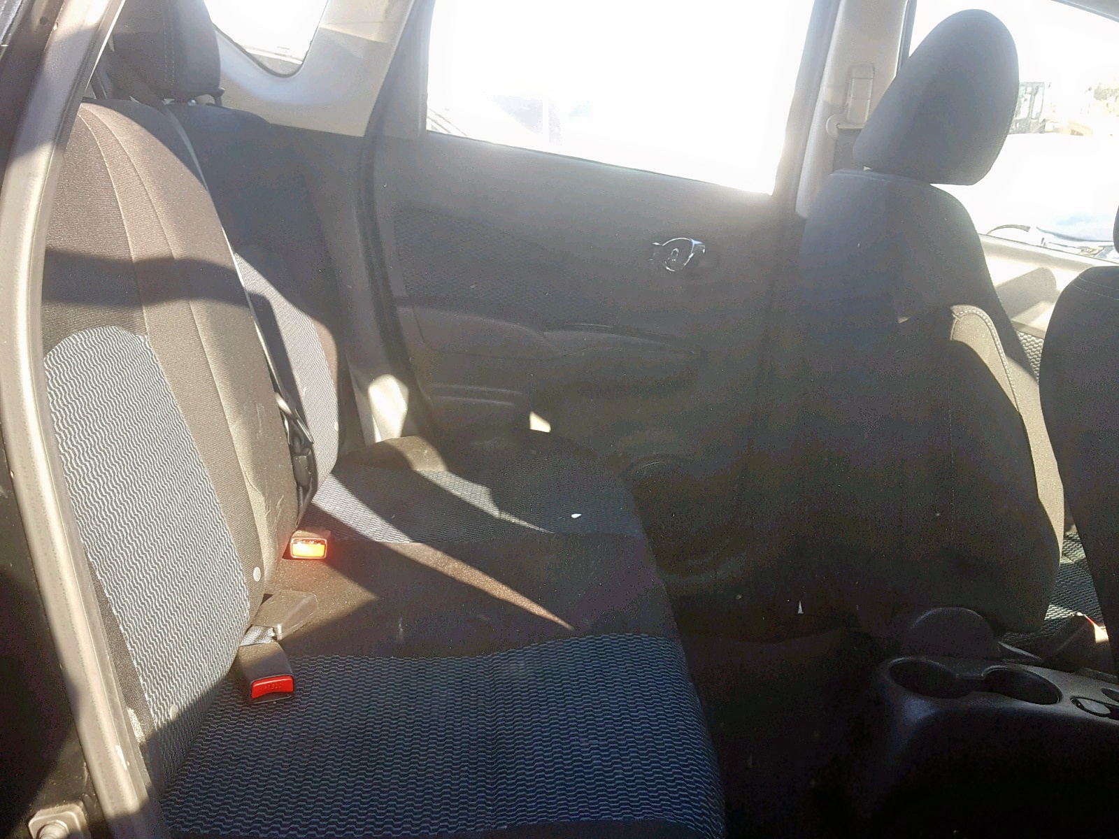 Nissan Versa S Image 8