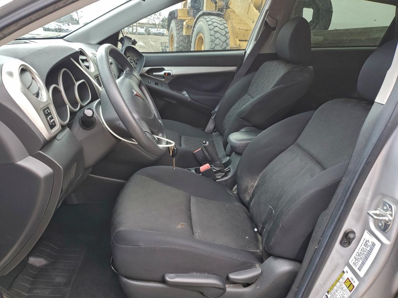 Pontiac Vibe Image 9