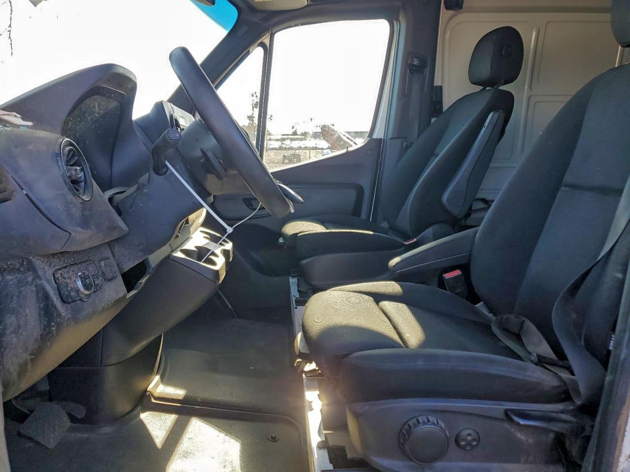 Mercedes-Benz Sprinter 2500/3500 Image 4