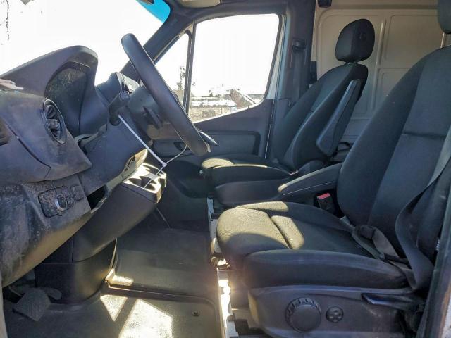 Mercedes-Benz Sprinter 2500/3500 Image 4