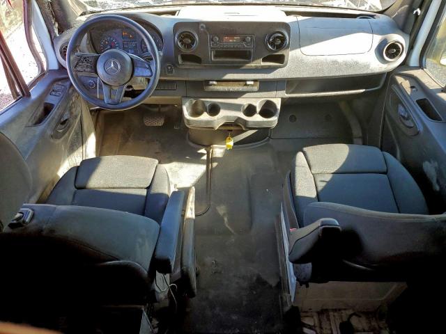 Mercedes-Benz Sprinter 2500/3500 Image 6