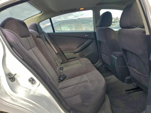 Nissan Altima 2.5 Image 2