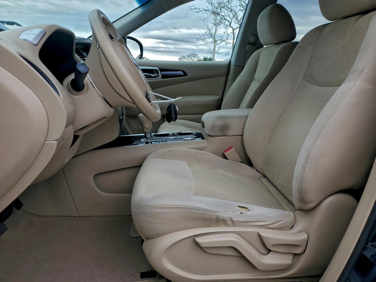 Nissan Pathfinder S Image 3