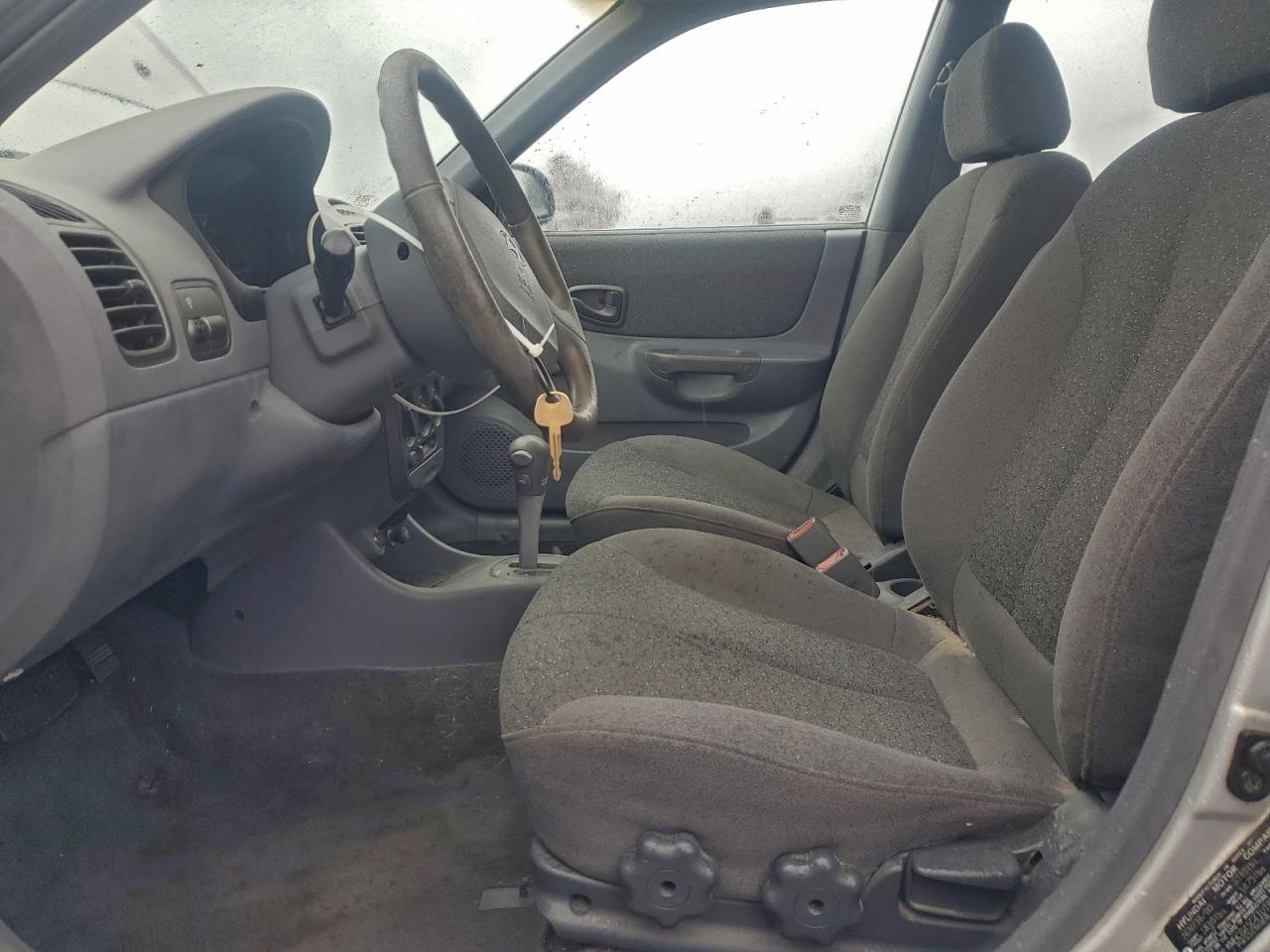 Hyundai ACCENT Gl Image 4