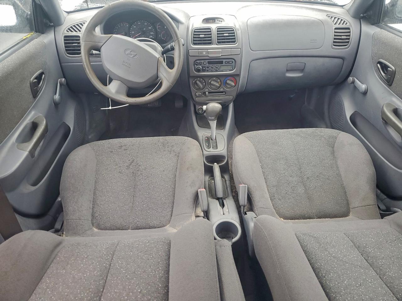 Hyundai ACCENT Gl Image 8