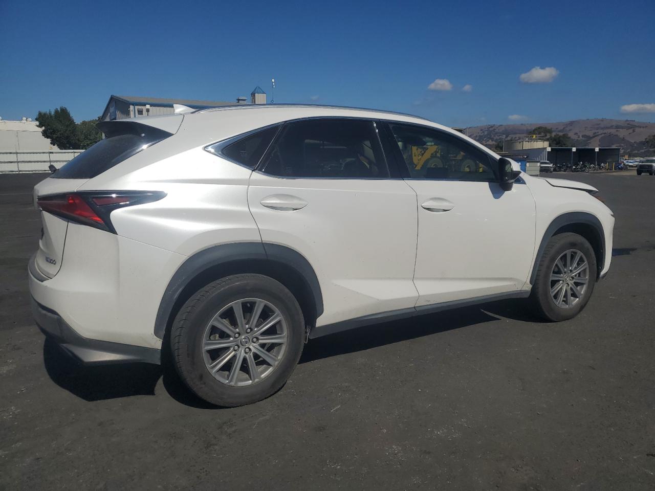 Lexus NX 300 Base Image 6
