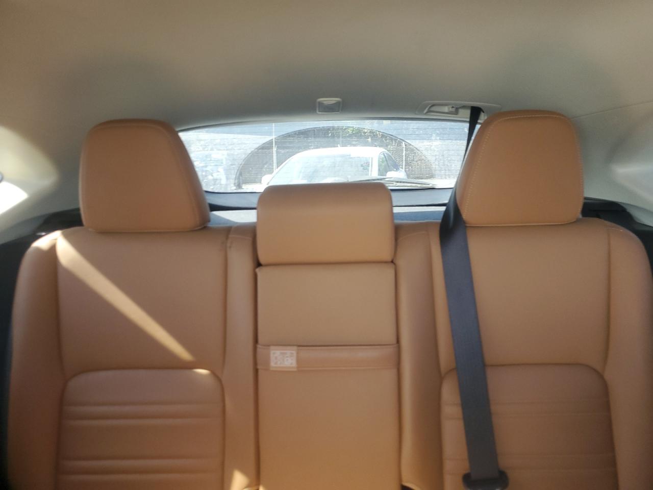 Lexus NX 300 Base Image 9