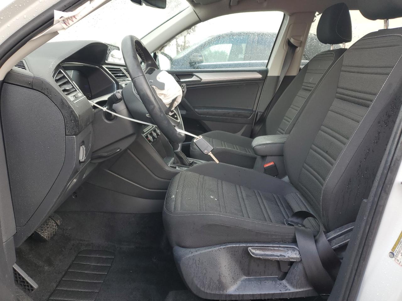 Volkswagen Tiguan S Image 11