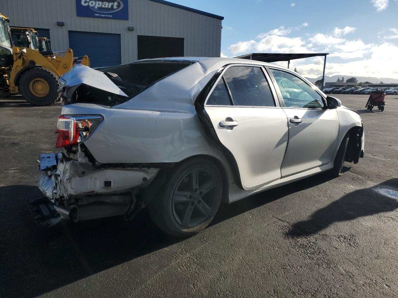 Toyota Camry L Image 10