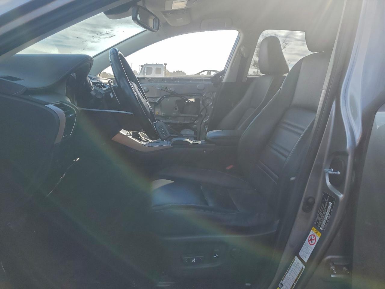 Lexus NX 300 Base Image 10