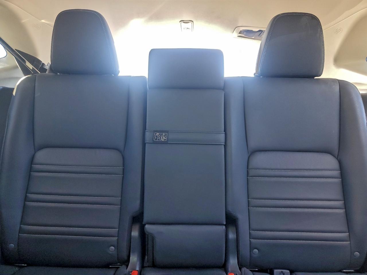 Lexus NX 300 Base Image 9