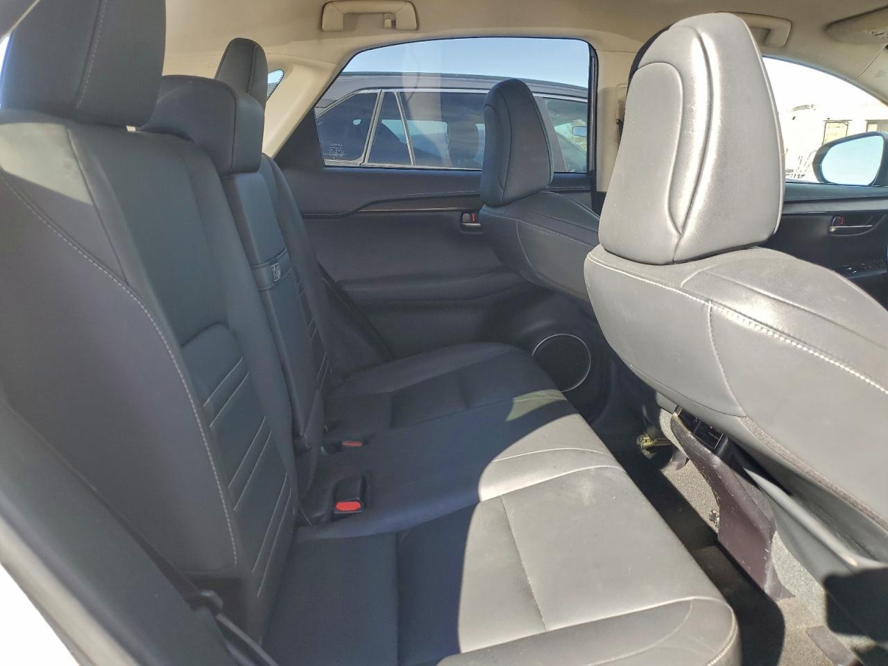 Lexus NX 300 Base Image 8