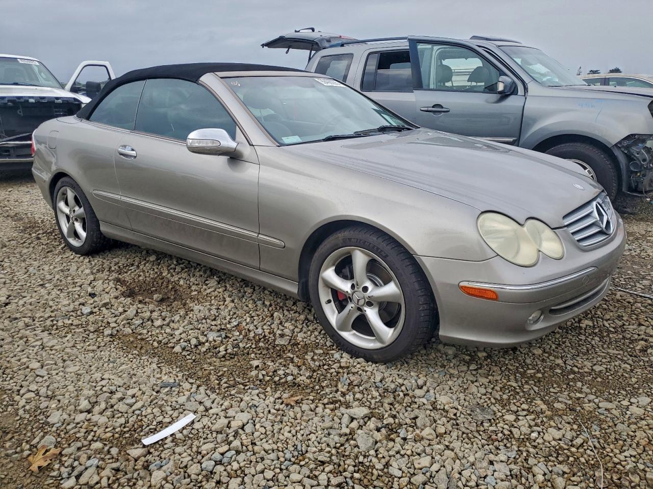 Mercedes-Benz Clk-class 320 Image 11