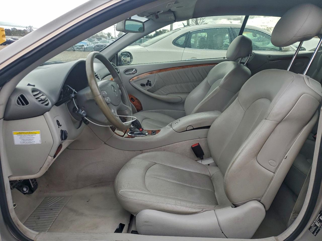 Mercedes-Benz Clk-class 320 Image 9