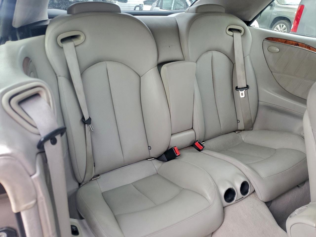 Mercedes-Benz Clk-class 320 Image 12