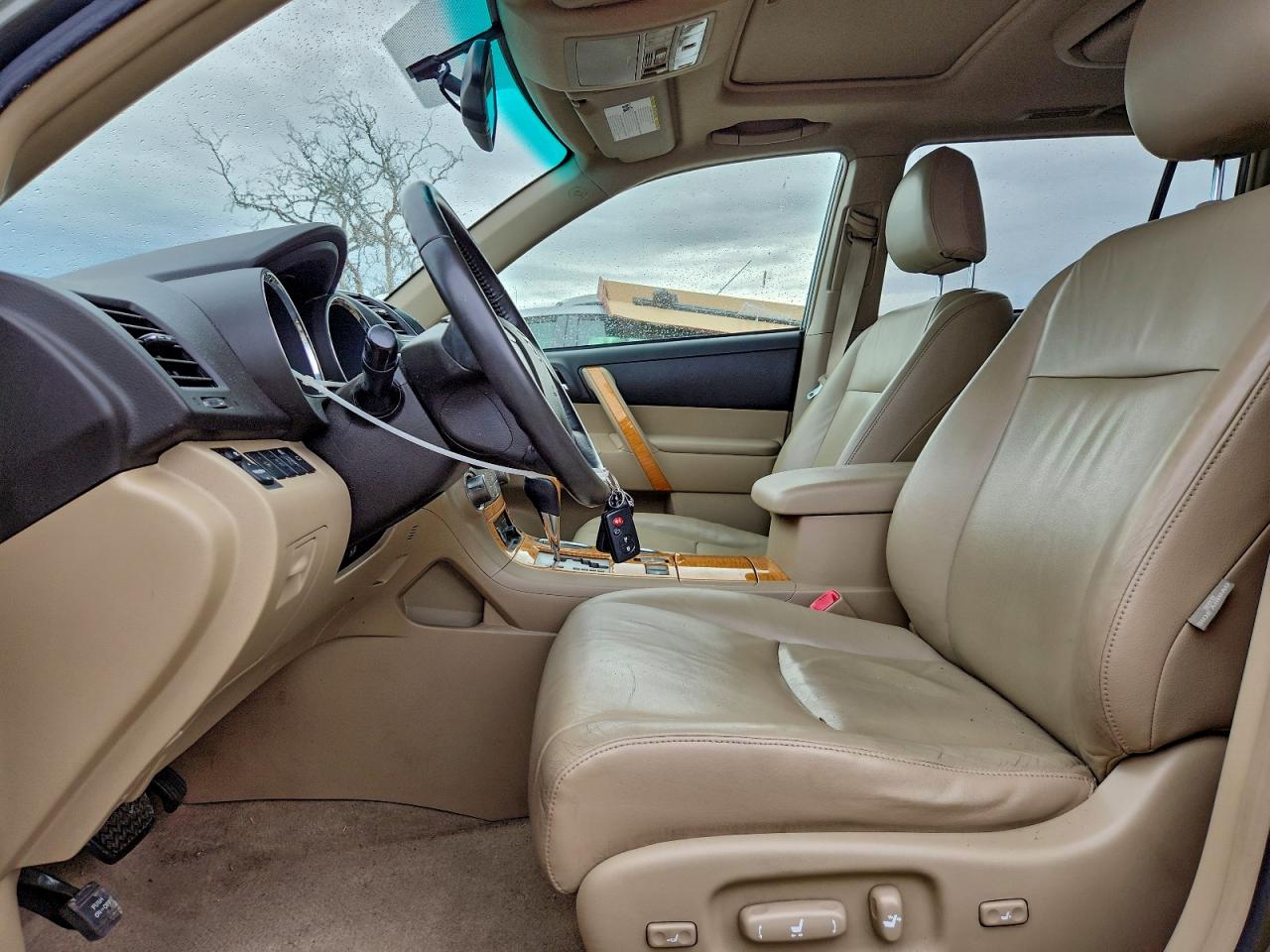 Toyota Highlander Hybrid Limited Image 2