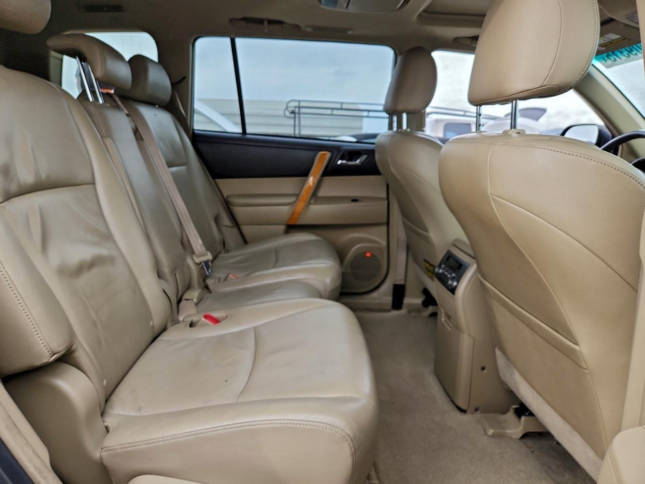 Toyota Highlander Hybrid Limited Image 9