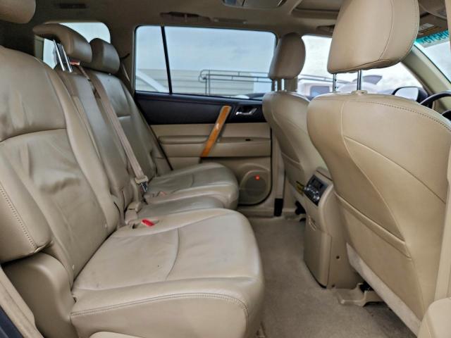 Toyota Highlander Hybrid Limited Image 9