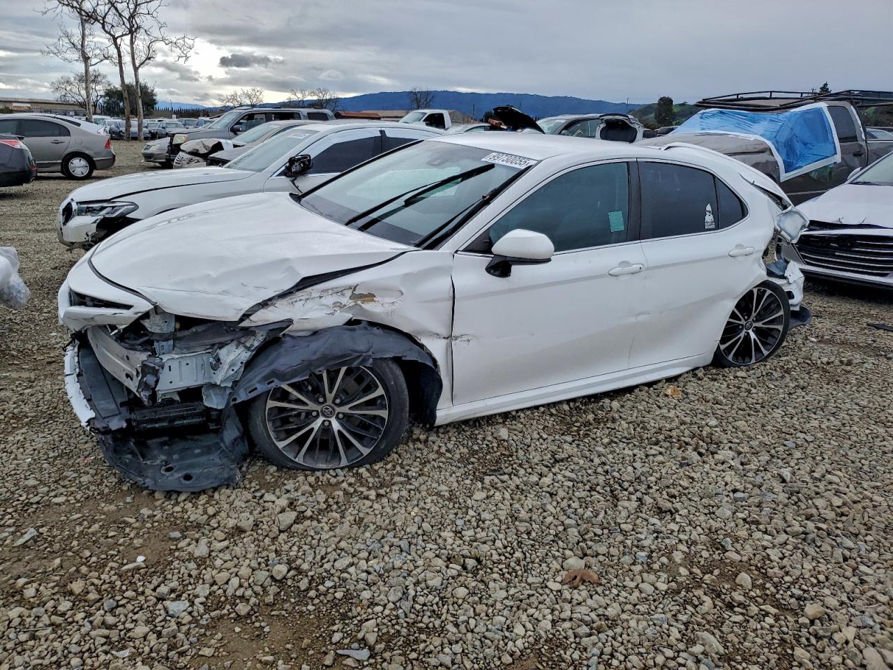 Toyota Camry L Image 1