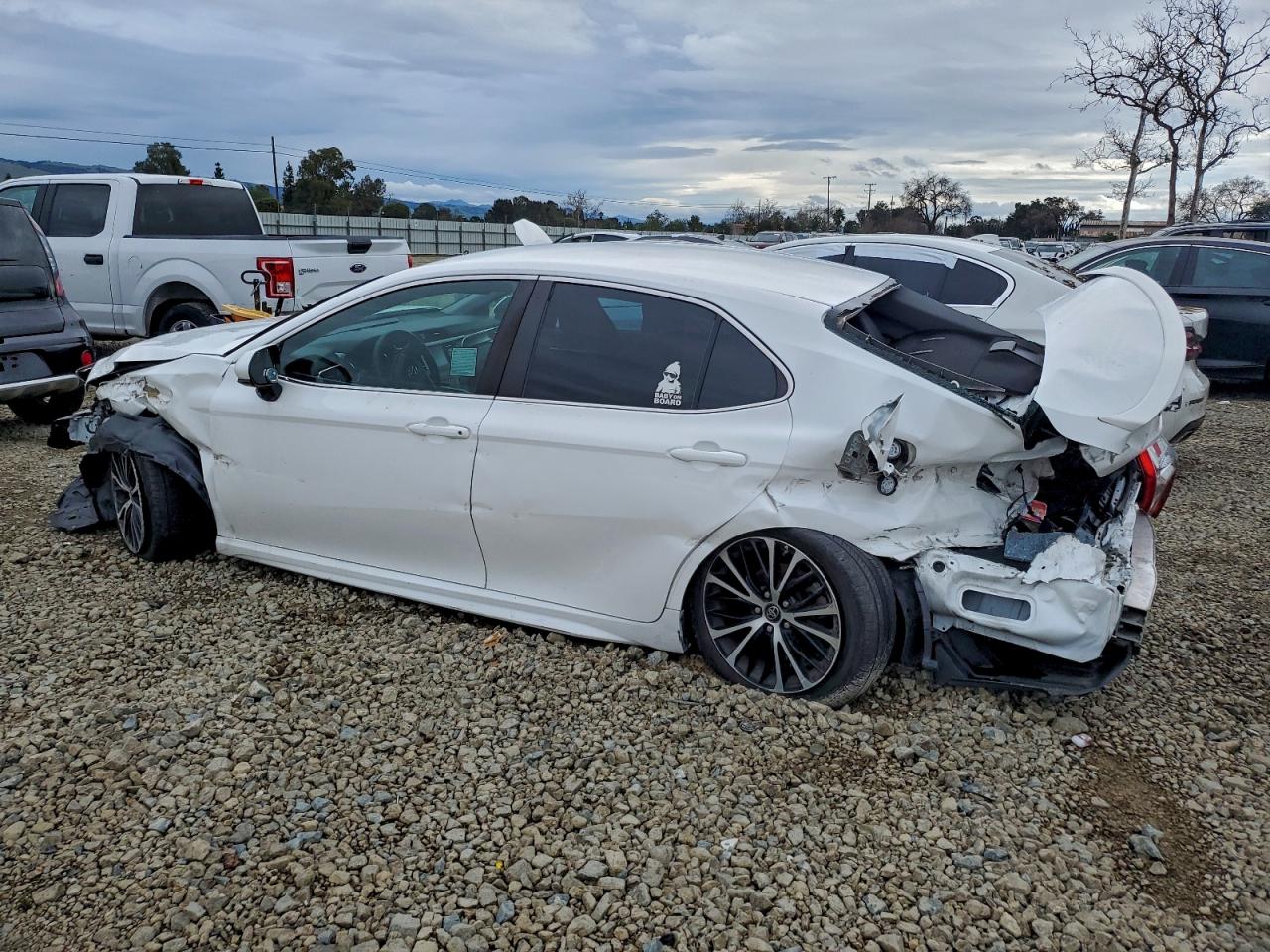 Toyota Camry L Image 3