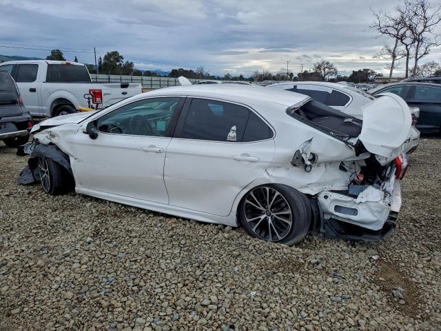 Toyota Camry L Image 3