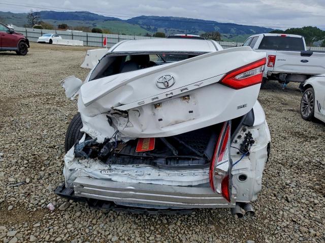 Toyota Camry L Image 10