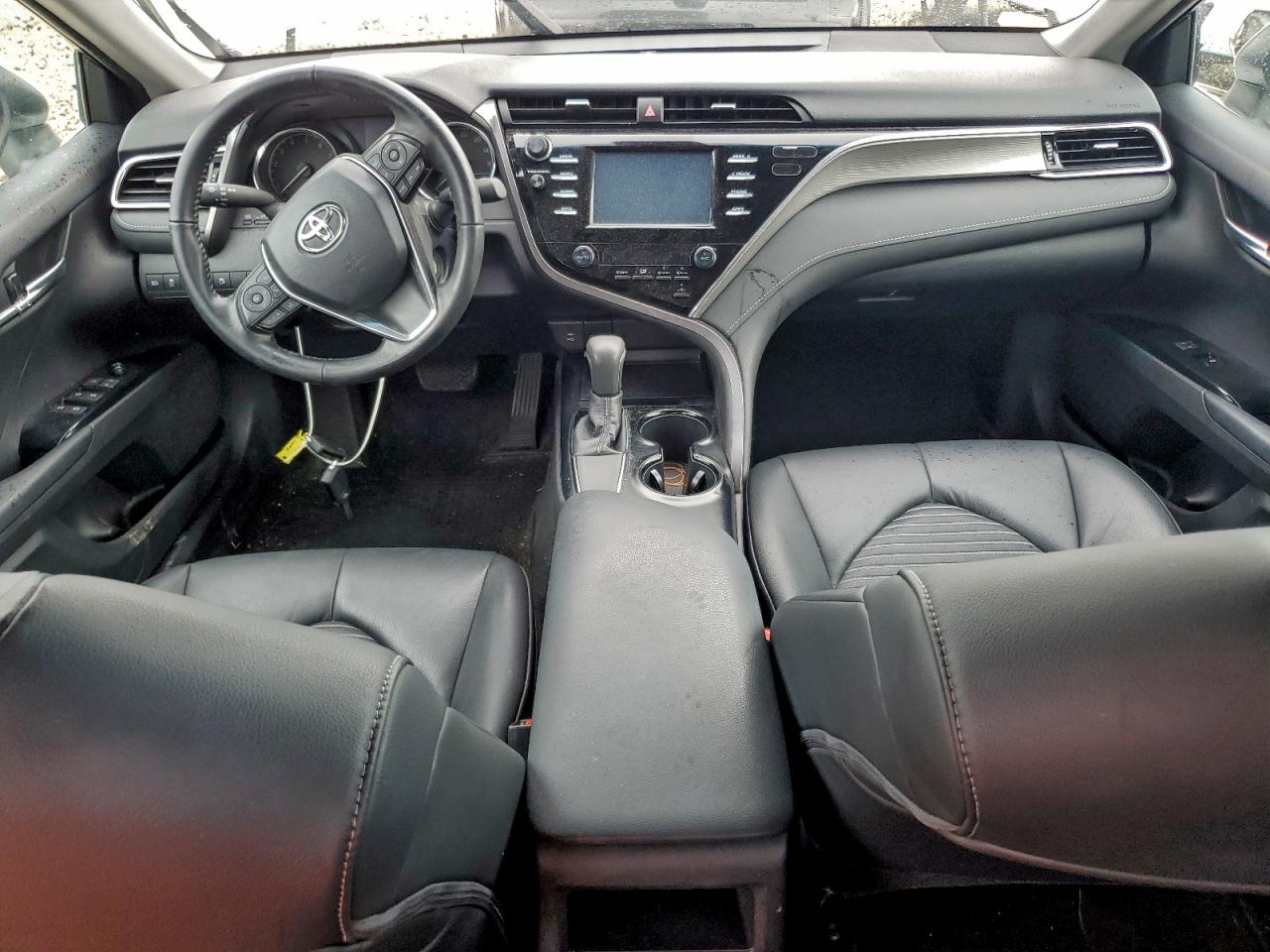 Toyota Camry L Image 5