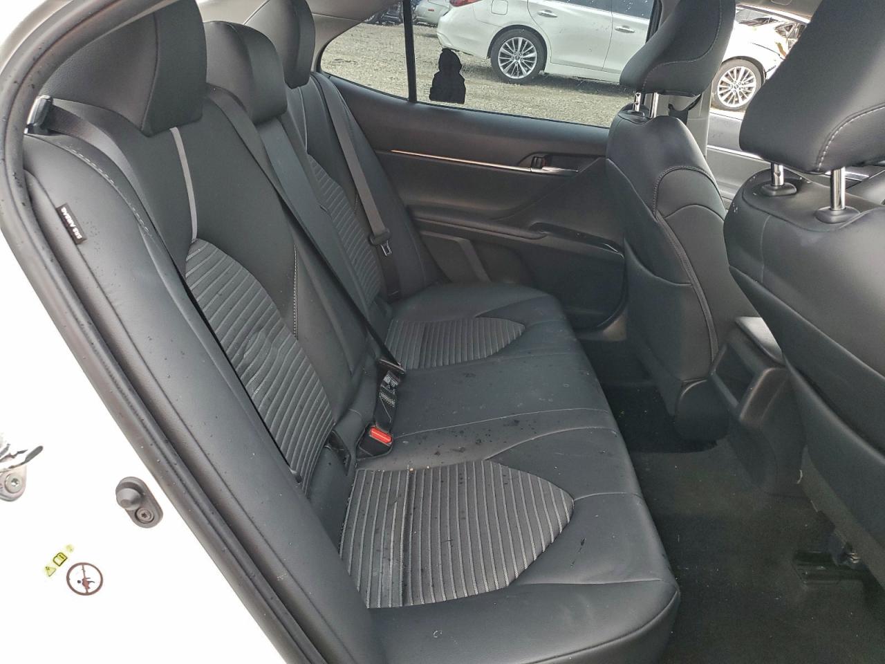 Toyota Camry L Image 11