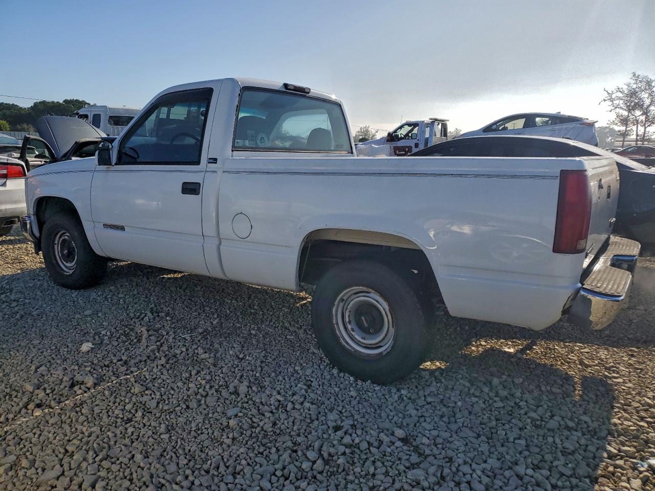 GMC Sierra C1500 Image 3