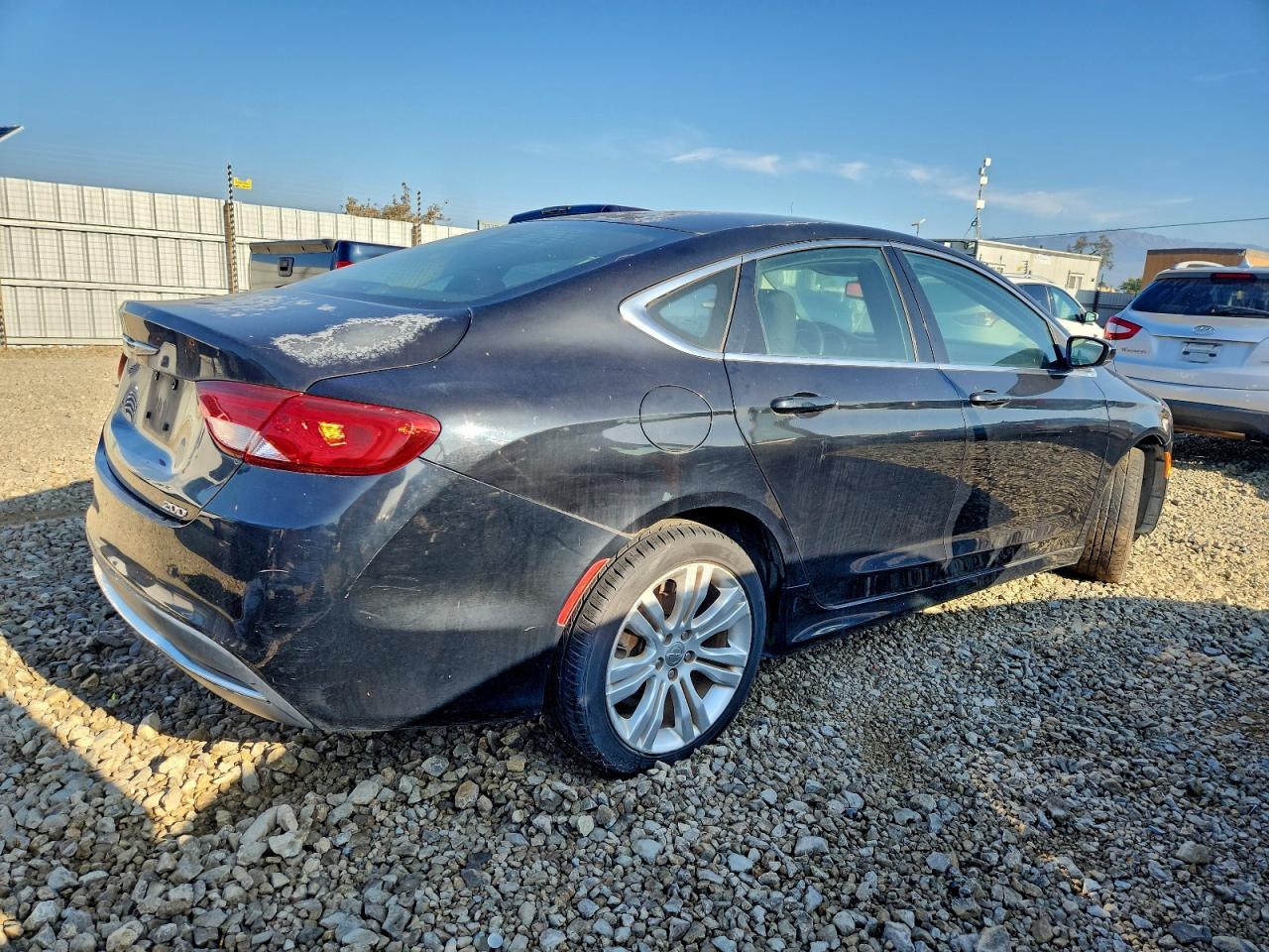 Chrysler 200 Limited Image 2