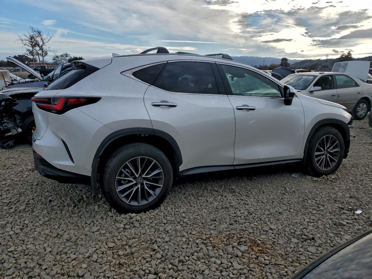 Lexus NX 350h Base Image 3