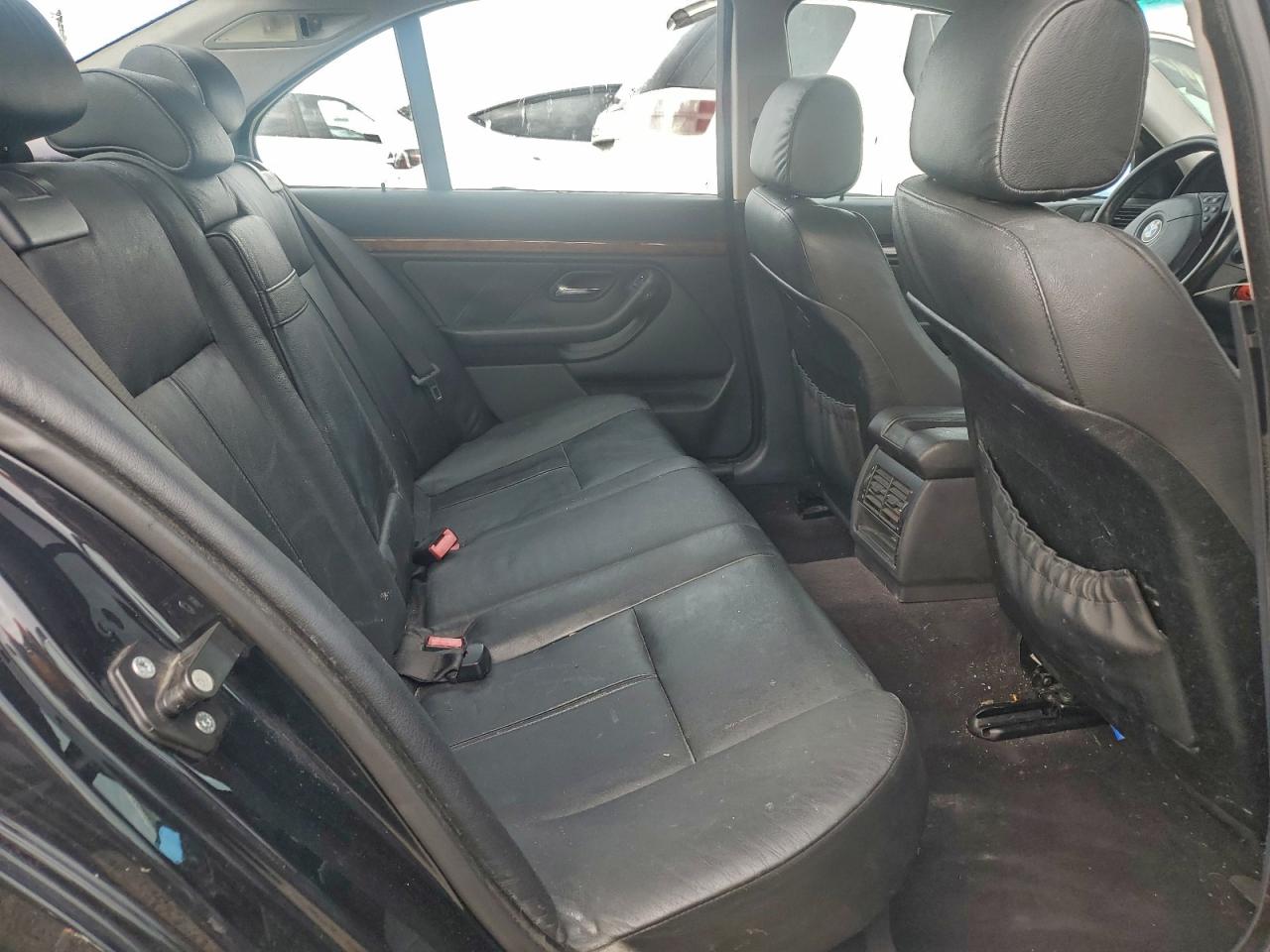 BMW 5 Series I Image 12