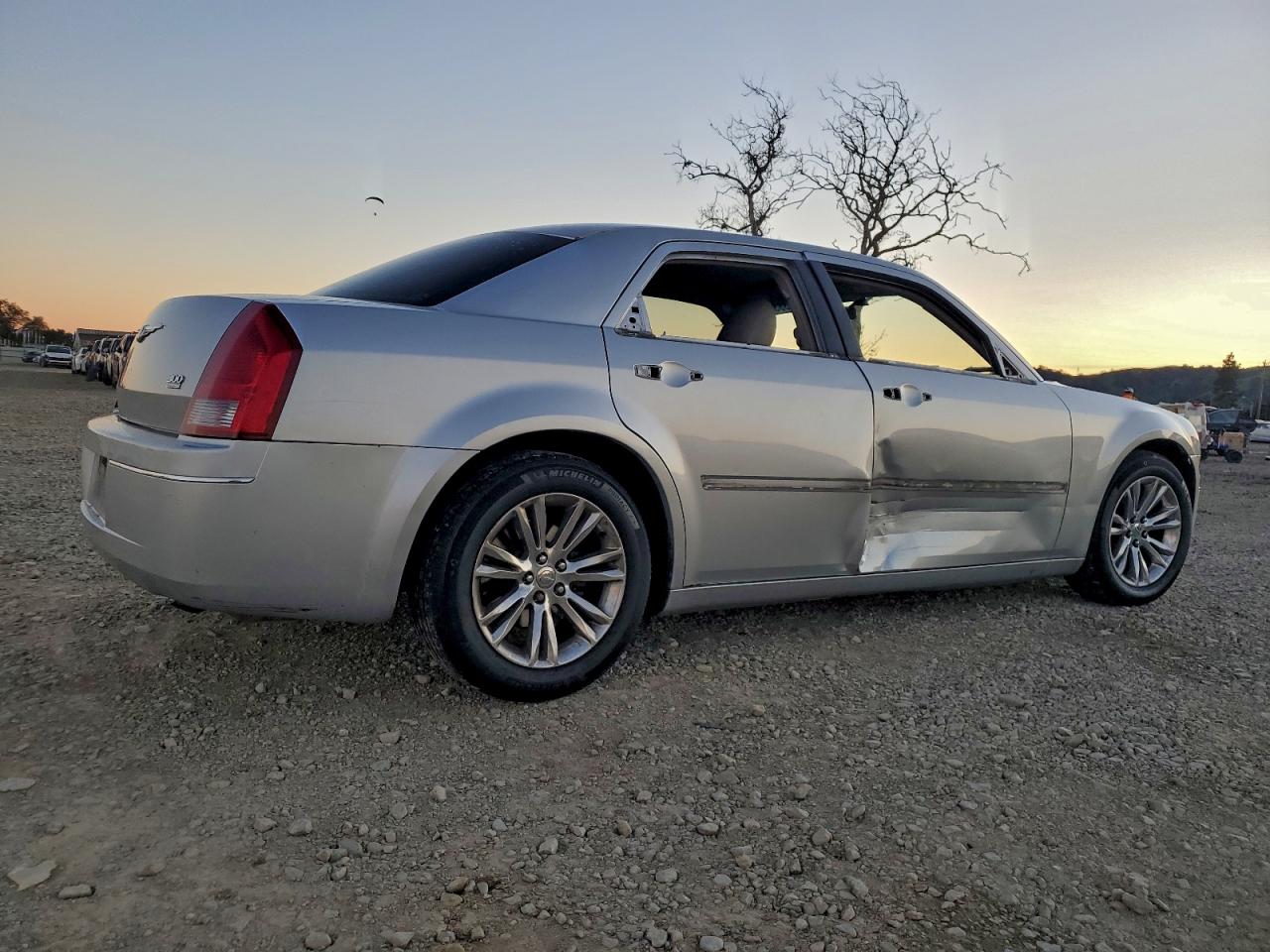 Chrysler 300 Touring Image 7
