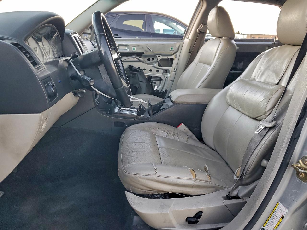 Chrysler 300 Touring Image 13