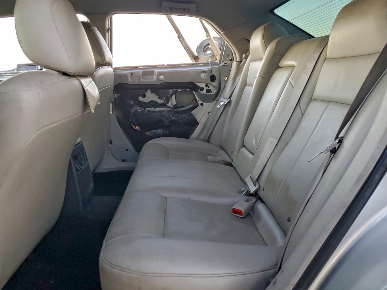 Chrysler 300 Touring Image 6