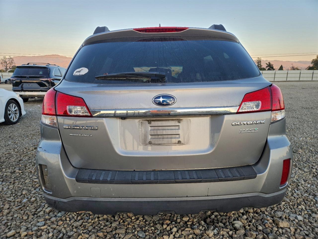 Subaru Outback 2.5i Limited Image 4