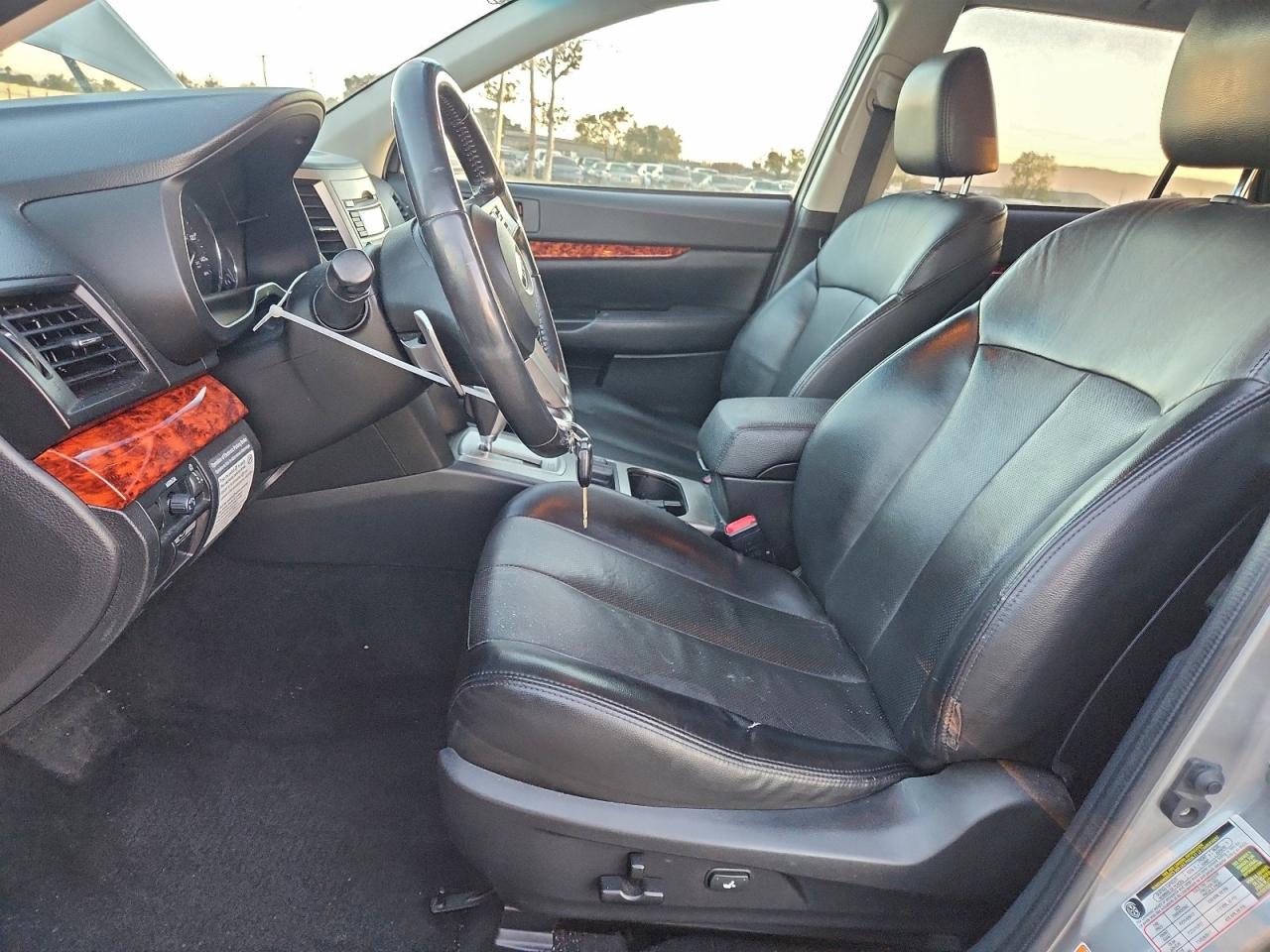 Subaru Outback 2.5i Limited Image 6