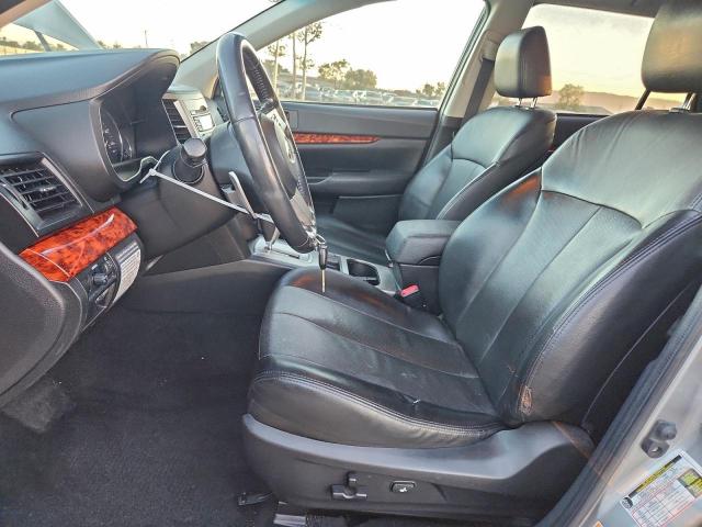 Subaru Outback 2.5i Limited Image 6