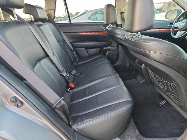 Subaru Outback 2.5i Limited Image 9