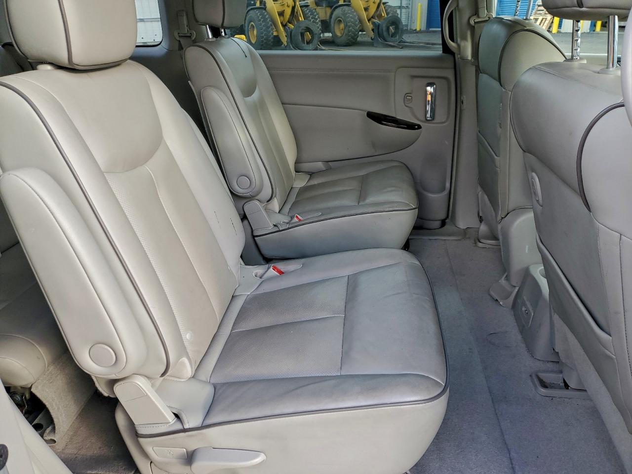 Nissan Quest S Image 4