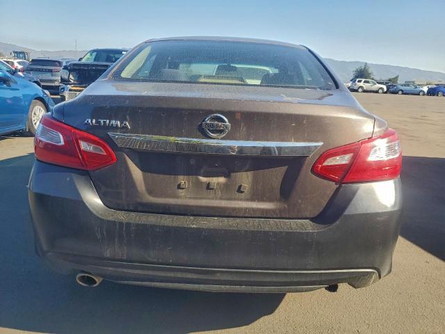 Nissan Altima 2.5 Image 8