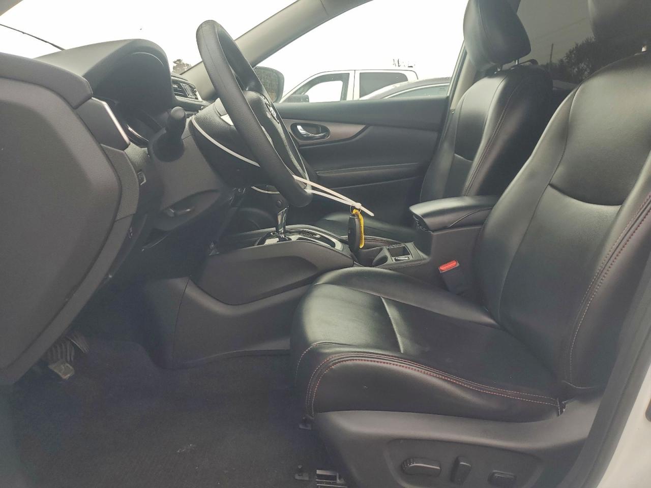 Nissan Rogue S Image 9