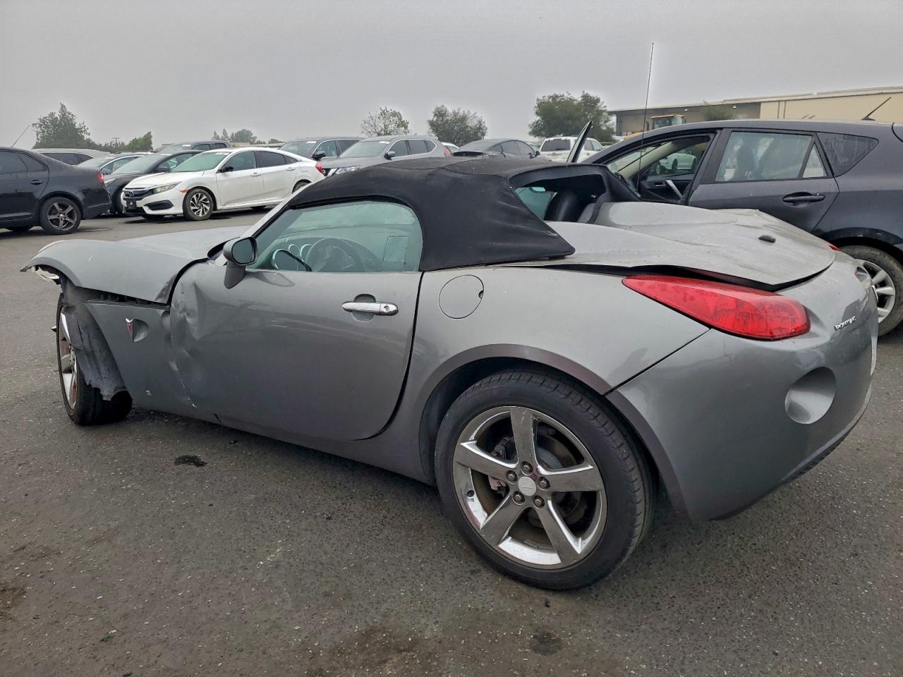 Pontiac Solstice Image 4