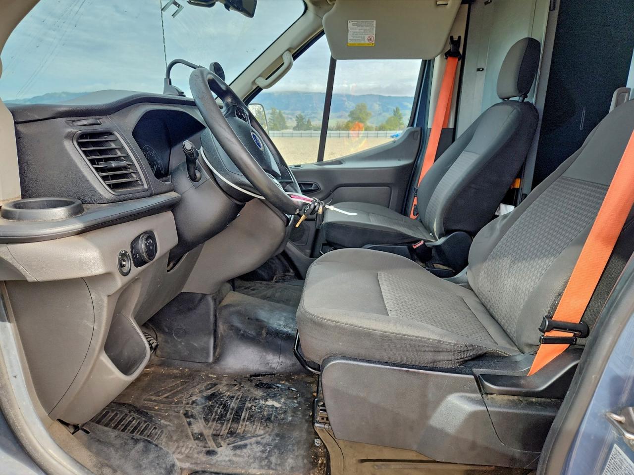 Ford Transit T-250 Image 3