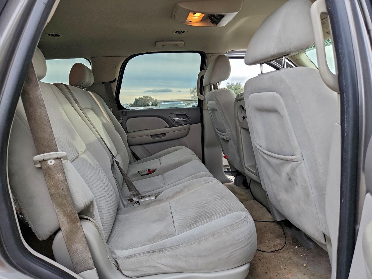 Chevrolet Tahoe C1500 Image 8