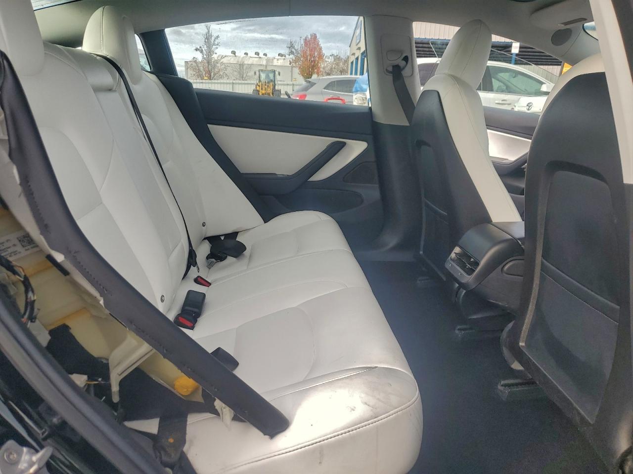 Tesla Model 3 Image 7