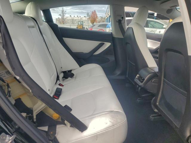 Tesla Model 3 Image 7